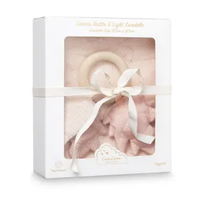 Cam Cam Copenhagen - Gift Box with Printed Swaddle and Leaves Rattle - Dandelion Rose