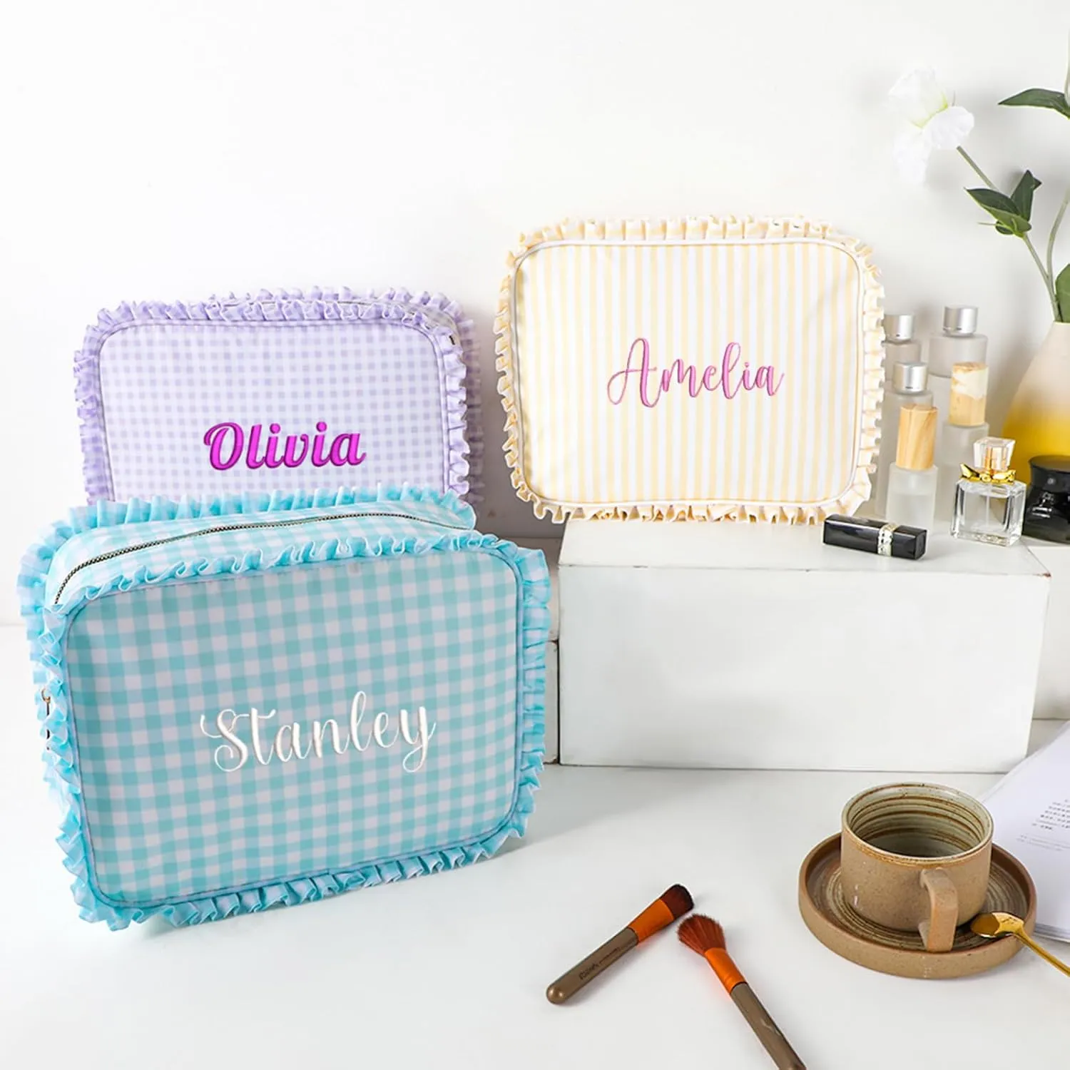 Personalized makeup bags, embroidered names, custom toiletry bags, bridesmaid proposal gifts, bachelorette party favors, wedding supplies, bridesmaid gifts (Yellow)