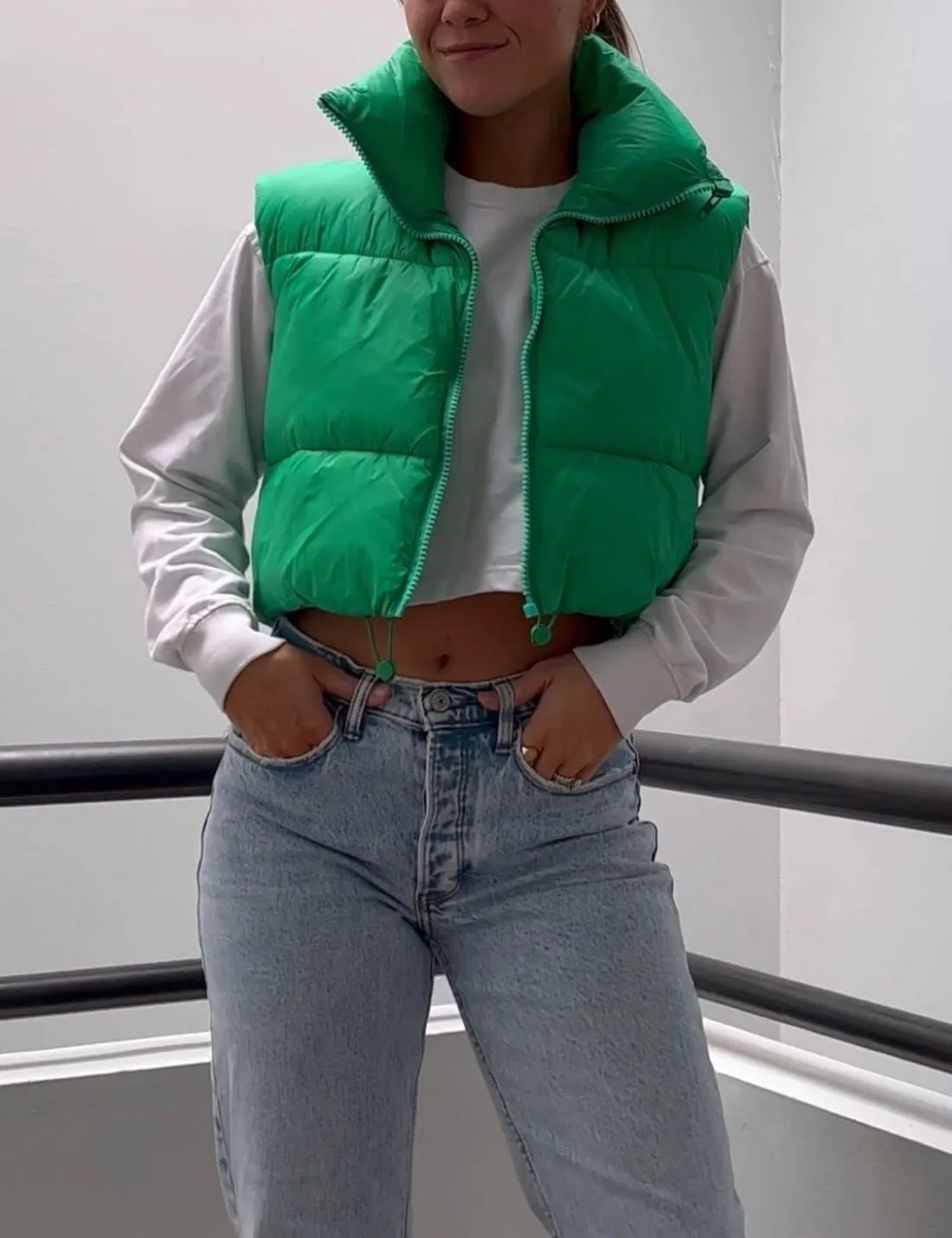 Zhiyouni Womens Cropped Puffer Vest Lightweight Sleeveless Stand Collar Short Padded Vest Gilet